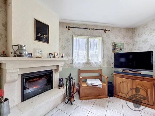 Vente                                                      Maison
                        
                     6 pièces                      141 m2                     à Coutras