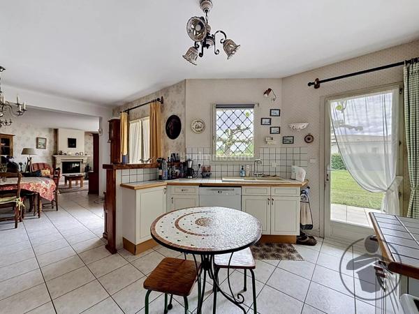 Vente                                                      Maison
                        
                     6 pièces                      141 m2                     à Coutras