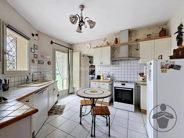Vente                                                      Maison
                        
                     6 pièces                      141 m2                     à Coutras