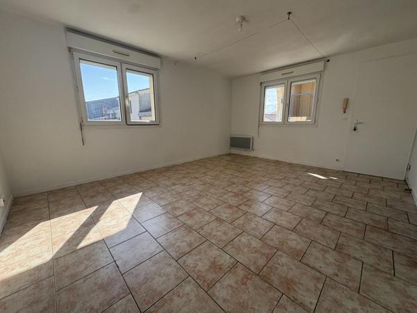 Appartement à louer 600 € CC Bègles 1 pièce 33 m² DPE C