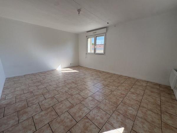 Appartement à louer 600 € CC Bègles 1 pièce 33 m² DPE C