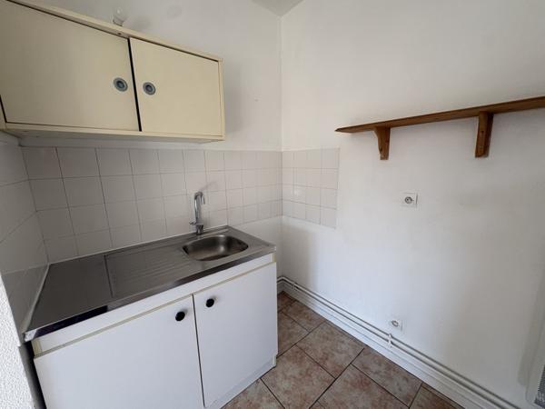 Appartement à louer 600 € CC Bègles 1 pièce 33 m² DPE C