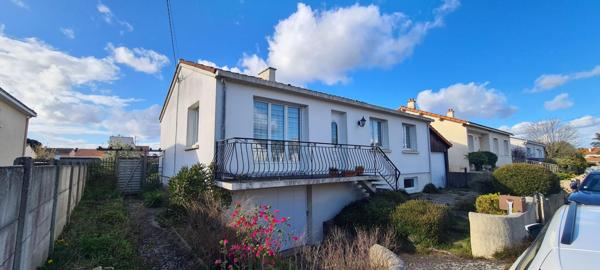 Maison "de type Nantaise" Gorges 4 P . 3 Chs . 84 M² . Sous-sol . T 726 M²