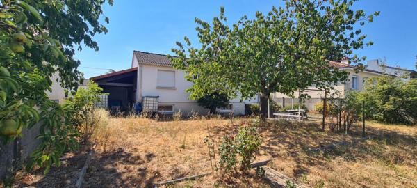 Maison "de type Nantaise" Gorges 4 P . 3 Chs . 84 M² . Sous-sol . T 726 M²