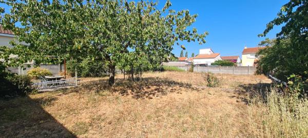 Maison "de type Nantaise" Gorges 4 P . 3 Chs . 84 M² . Sous-sol . T 726 M²