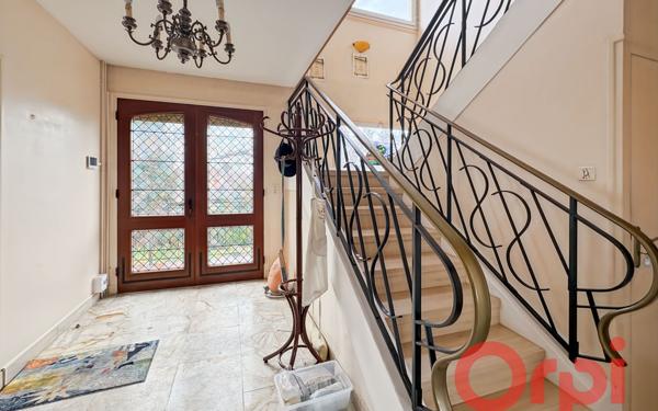 Maison à vendre    16 pièces •  Saint-Amand-Montrond