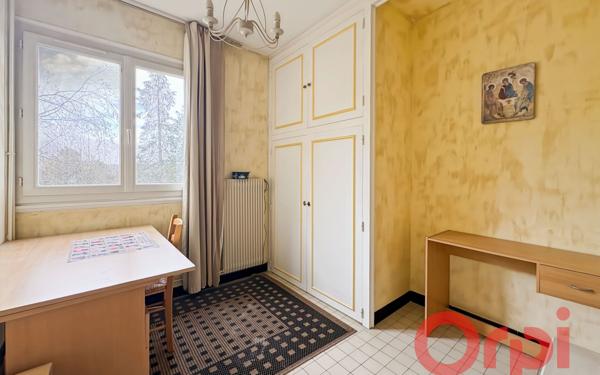 Maison à vendre    16 pièces •  Saint-Amand-Montrond