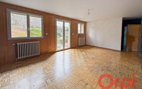 Maison à vendre    16 pièces •  Saint-Amand-Montrond