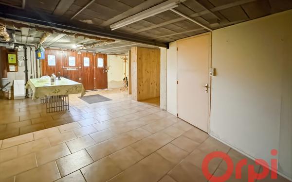 Maison à vendre    16 pièces •  Saint-Amand-Montrond