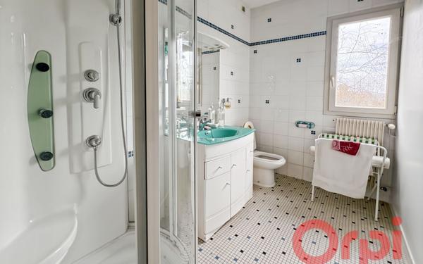 Maison à vendre    16 pièces •  Saint-Amand-Montrond