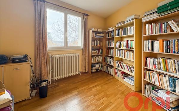 Maison à vendre    16 pièces •  Saint-Amand-Montrond