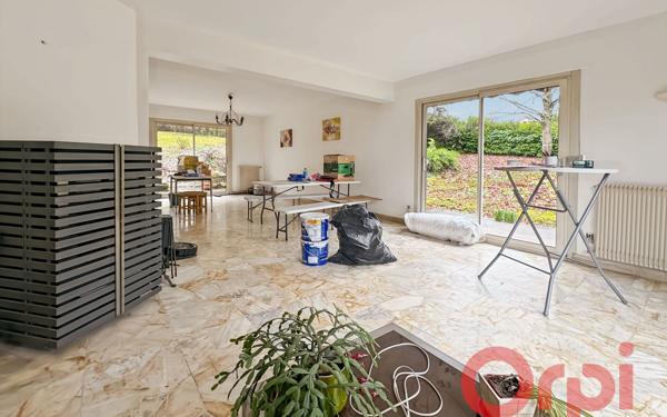 Maison à vendre    16 pièces •  Saint-Amand-Montrond