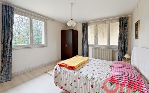 Maison à vendre    16 pièces •  Saint-Amand-Montrond