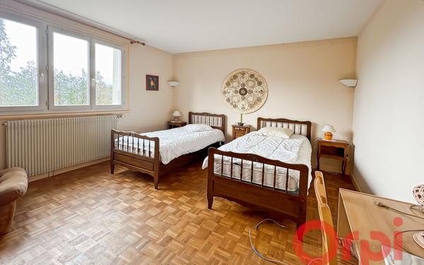 Maison à vendre    16 pièces •  Saint-Amand-Montrond