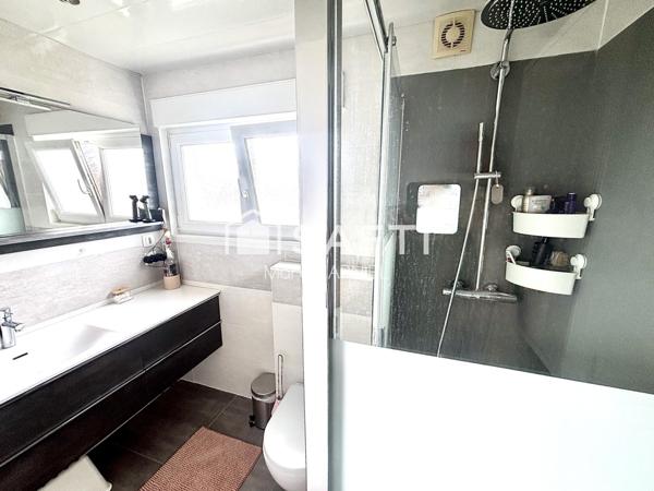Maison jumelée 77m2 env., calme:réno intérieure 100%