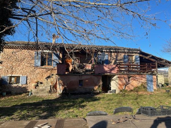 MAISON DE CAMPAGNE DE 265m2 SUR 9000m2 DE TERRAIN