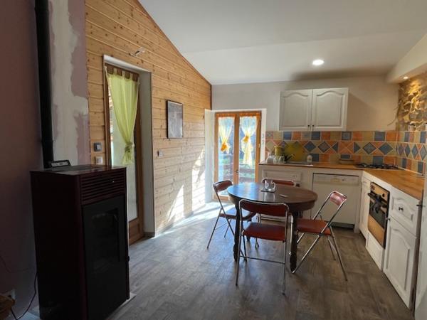 MAISON DE CAMPAGNE DE 265m2 SUR 9000m2 DE TERRAIN
