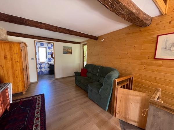 MAISON DE CAMPAGNE DE 265m2 SUR 9000m2 DE TERRAIN