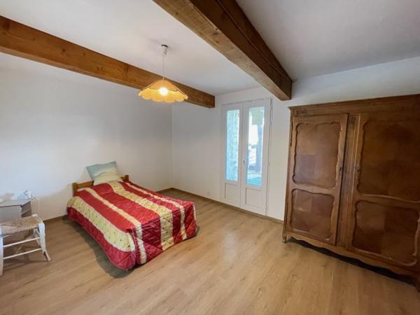 MAISON DE CAMPAGNE DE 265m2 SUR 9000m2 DE TERRAIN