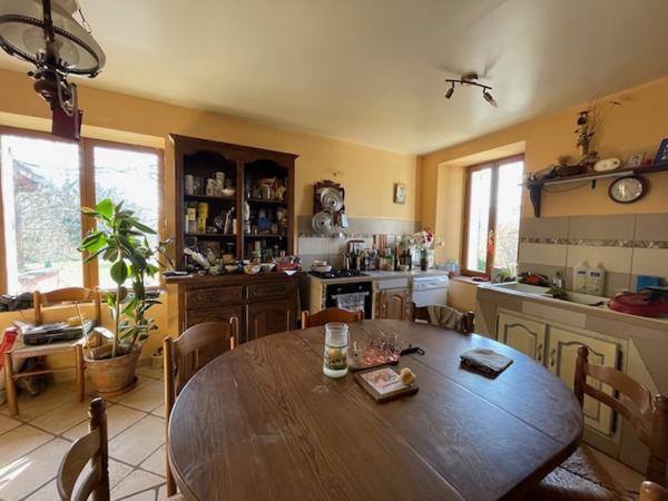 MAISON DE CAMPAGNE DE 265m2 SUR 9000m2 DE TERRAIN