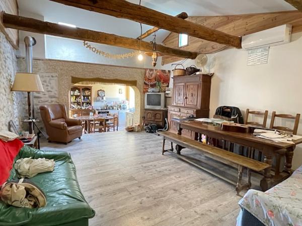 MAISON DE CAMPAGNE DE 265m2 SUR 9000m2 DE TERRAIN