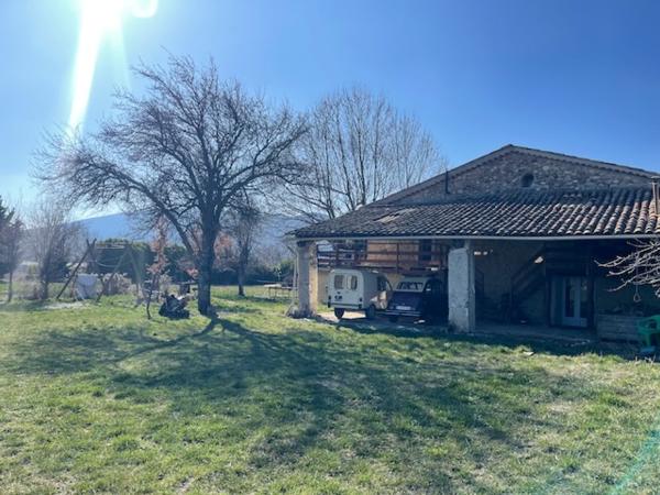 MAISON DE CAMPAGNE DE 265m2 SUR 9000m2 DE TERRAIN