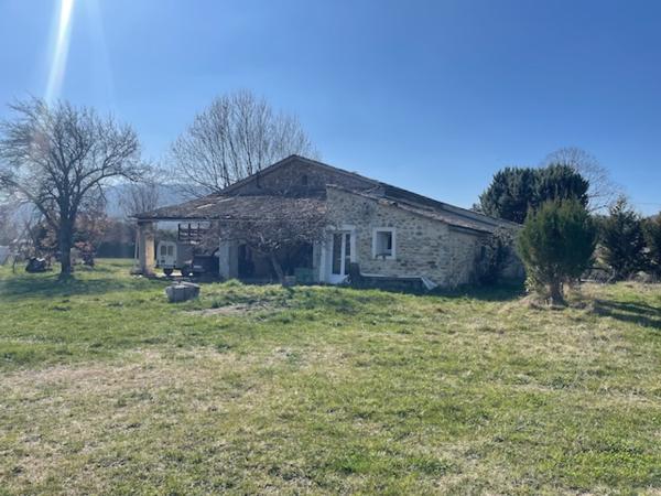 MAISON DE CAMPAGNE DE 265m2 SUR 9000m2 DE TERRAIN