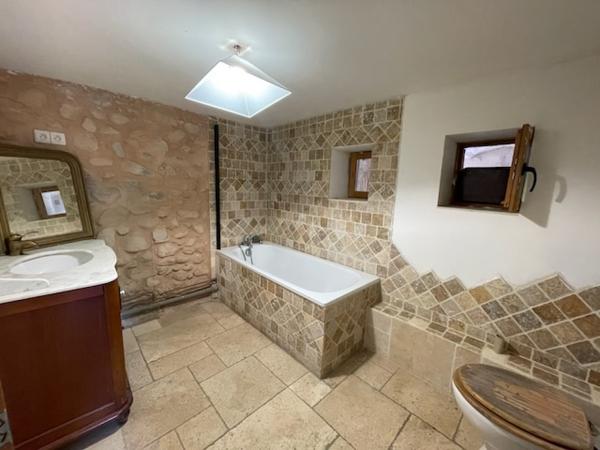 MAISON DE CAMPAGNE DE 265m2 SUR 9000m2 DE TERRAIN