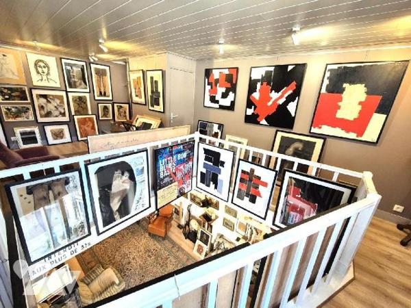 Sur le passage touristique du circuit Renoir, venez découvrir cette galerie d'art idéalement am...