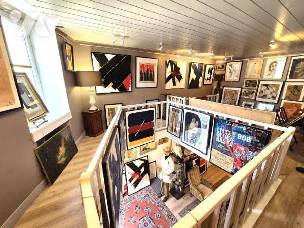 Sur le passage touristique du circuit Renoir, venez découvrir cette galerie d'art idéalement am...