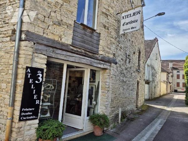 Sur le passage touristique du circuit Renoir, venez découvrir cette galerie d'art idéalement am...