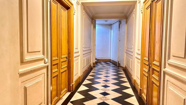 Appartement 6eme étage à rénover PARIS 10