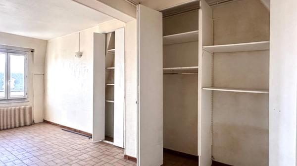 Appartement 6eme étage à rénover PARIS 10