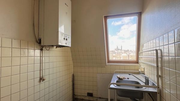 Appartement 6eme étage à rénover PARIS 10