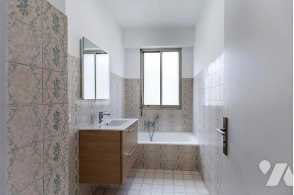 DEUX PIÉCES AVEC GARAGE