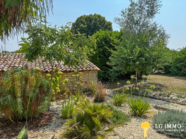 Bâtisse charentaise de 147 m² – Rénovation haut de gamme, piscine & grand terrain arboré – Proche Jonzac