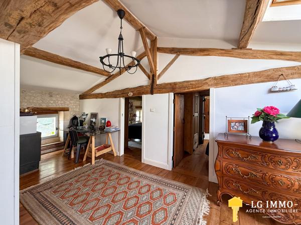 Bâtisse charentaise de 147 m² – Rénovation haut de gamme, piscine & grand terrain arboré – Proche Jonzac