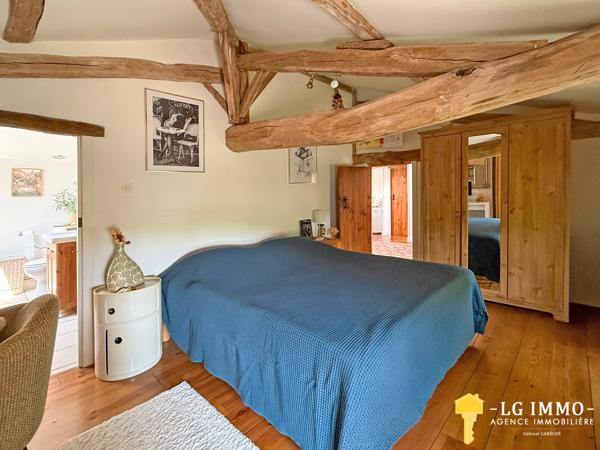 Bâtisse charentaise de 147 m² – Rénovation haut de gamme, piscine & grand terrain arboré – Proche Jonzac