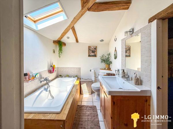 Bâtisse charentaise de 147 m² – Rénovation haut de gamme, piscine & grand terrain arboré – Proche Jonzac
