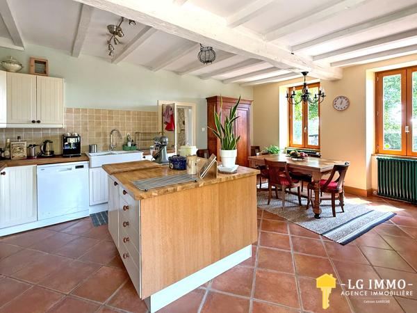 Bâtisse charentaise de 147 m² – Rénovation haut de gamme, piscine & grand terrain arboré – Proche Jonzac