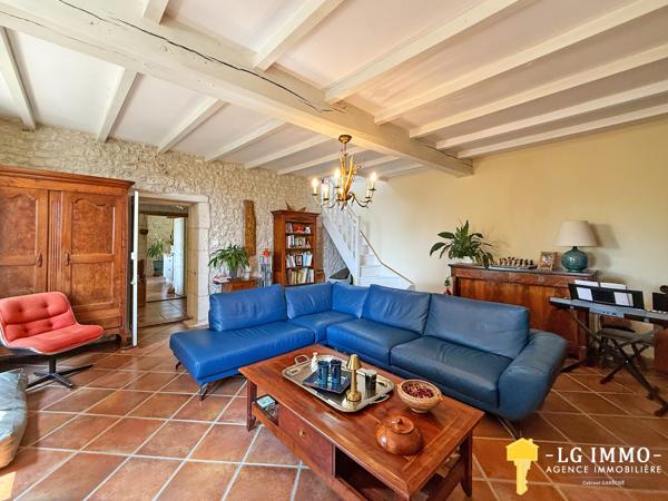 Bâtisse charentaise de 147 m² – Rénovation haut de gamme, piscine & grand terrain arboré – Proche Jonzac