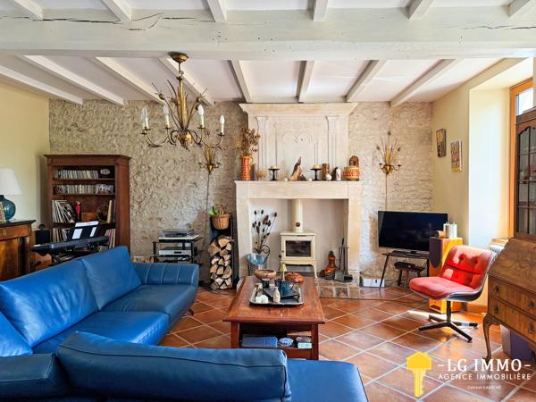 Bâtisse charentaise de 147 m² – Rénovation haut de gamme, piscine & grand terrain arboré – Proche Jonzac