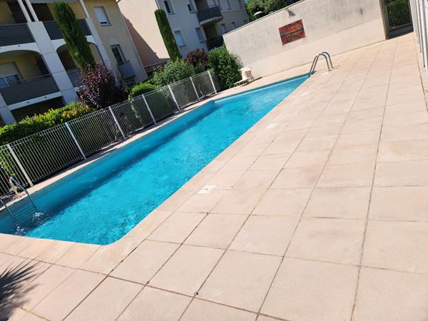 Appartement T3 avec terrasse, piscine et parking ? L'Isle-sur-la-Sorgue
