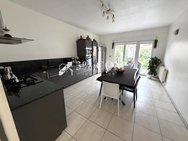 Maison
                                                                                                                                                                                                                                                                                                                        5 pièce(s)                                                                                                                                                                                                          3 chambre(s)                                                                                                                                                                                                          103  m²