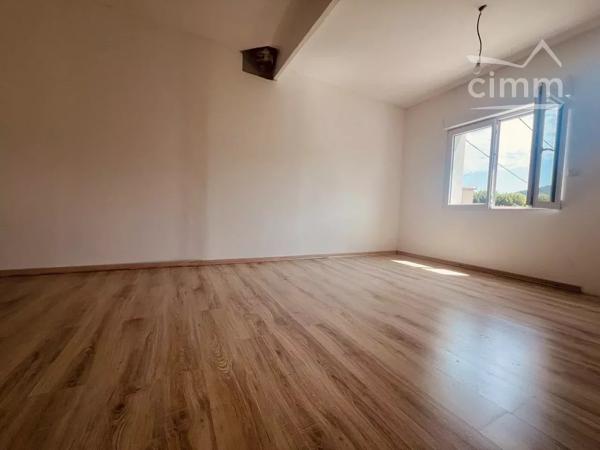 Votre agence vous propose cette charmante maison familiale toute restaurée avec jardin et atelier bricolage.
