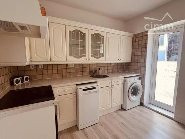 Votre agence vous propose cette charmante maison familiale toute restaurée avec jardin et atelier bricolage.
