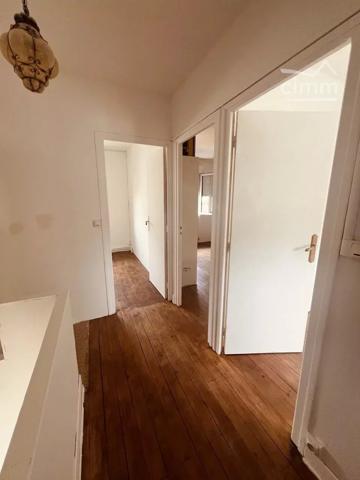 Votre agence vous propose cette charmante maison familiale toute restaurée avec jardin et atelier bricolage.