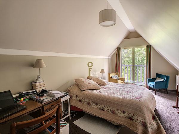 DEMEURE DE FAMILLE SEMI PLAIN-PIED AVEC 7 CHAMBRES
