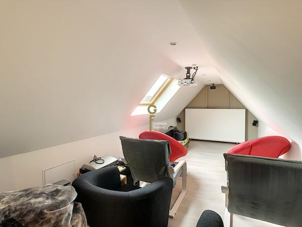 DEMEURE DE FAMILLE SEMI PLAIN-PIED AVEC 7 CHAMBRES