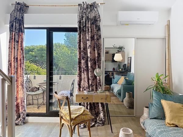 Appartement lumineux avec balcon sur les lacs et chambre vue mer : un bien unique